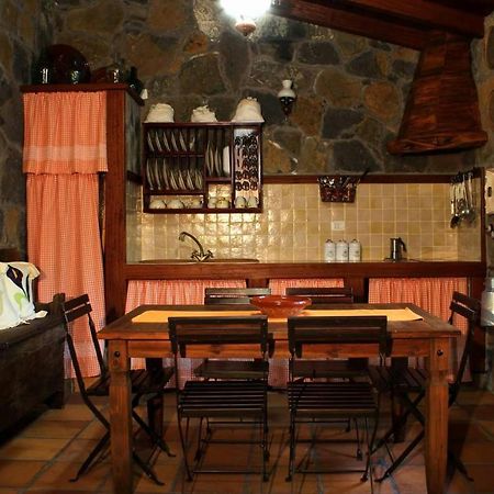 Casa Mary Lola Guest House Tinor Exterior photo