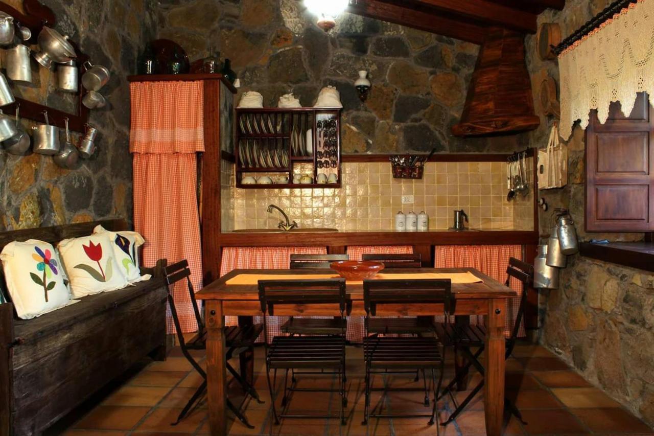 Casa Mary Lola Guest House Tinor Exterior photo
